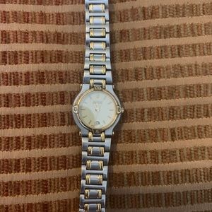 Women’s Vintage Gucci 9000L Watch